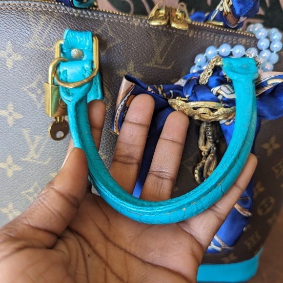 LOUIS VUITTON ALMA MONOGRAM Custom Painted Bag. - Picture 5 of 12